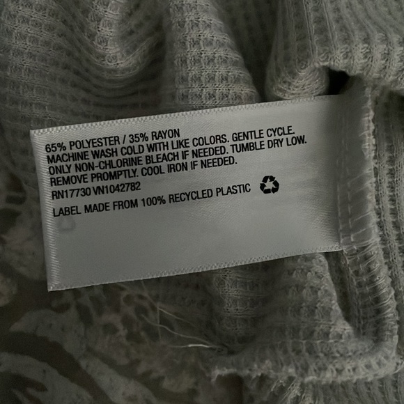 GRAY TOP♥️Size small - Picture 3 of 5